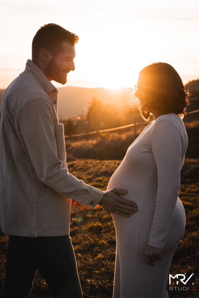 grossesse-ventre-rond-mrv-studio-photo-photographe-professionnel-lyon