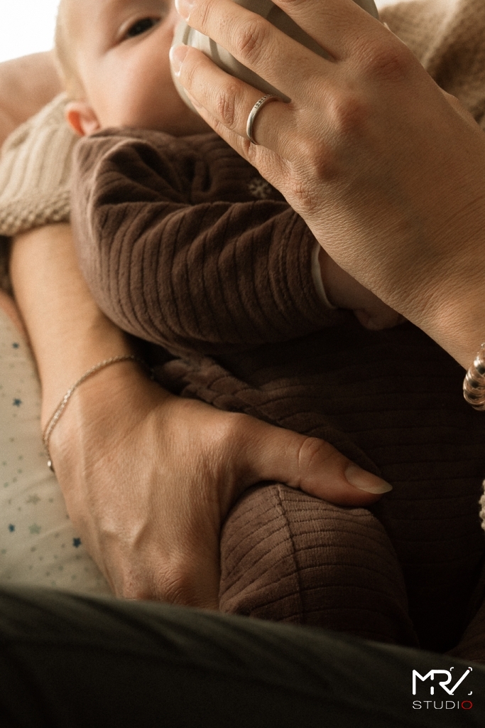 Photo famille naissance lyon - MRV Studio