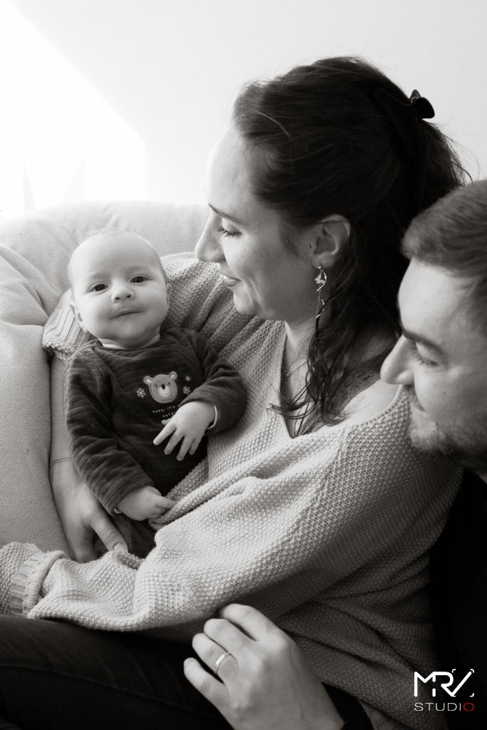 Photo famille naissance lyon - MRV Studio