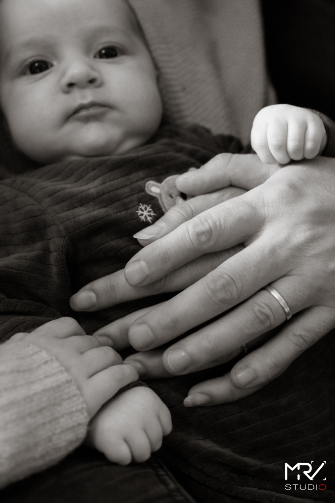 Photo famille naissance lyon - MRV Studio